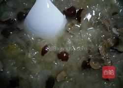 银耳莲子羹的做法图解7