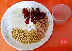 花生红枣豆浆的做法图解1