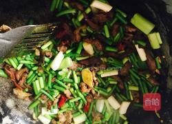 羊肉炒蒜薹的做法图解7