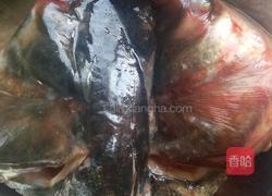 剁椒鱼头的做法图解1