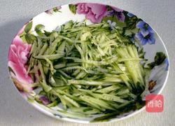 芝麻酱拌黄瓜豆皮的做法图解2