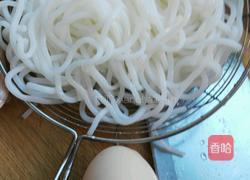 鸡蛋炒桂林米粉的做法图解1