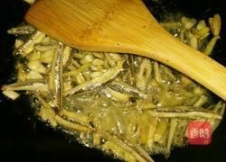 辣椒炒小鱼干的做法图解6