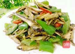 辣椒炒小鱼干的做法图解9