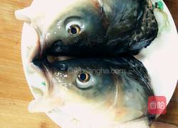 红烧剁椒鱼头的做法图解1