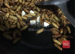 炸蚕蛹的做法图解5