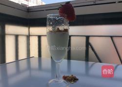 草莓麦片酸奶的做法图解3