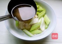 爽口西芹拌萝卜皮的做法图解3
