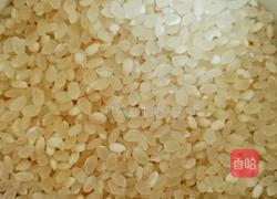 腊肠焖饭的做法图解1