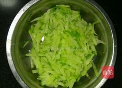 花椒萝卜丝的做法图解1