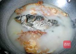 鲫鱼荷包蛋汤的做法图解9
