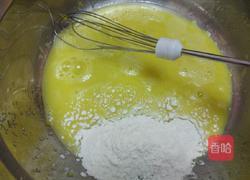 草莓玫瑰纸杯蛋糕的做法图解3