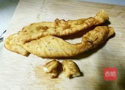 油条果子鸡蛋汤的做法图解1