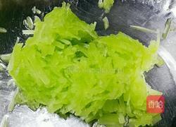 莴笋猪肉饺子的做法图解1