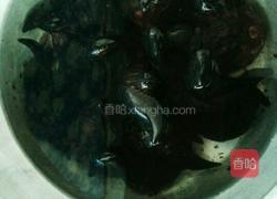 煮菱角的做法图解1