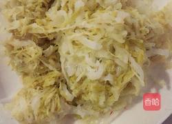 酸菜炒肉的做法图解1
