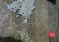 猪肉丸子的做法图解1