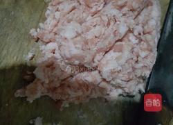 猪肉丸子的做法图解2