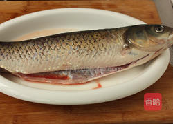 浸鱼的做法图解1