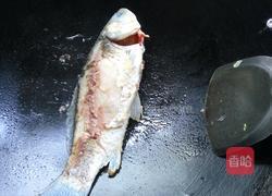 煎鲫鱼（加酱油葱）的做法图解3