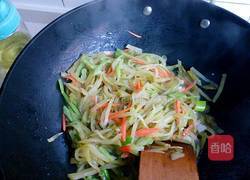榨菜炒肉丝的做法图解4
