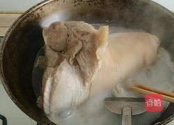 红焖四季发财肘子的做法图解3