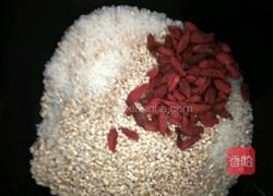 枸杞粥的做法图解2