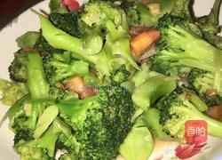 西兰花炒西红柿的做法图解4