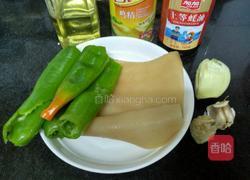 青椒炒肉皮的做法图解1
