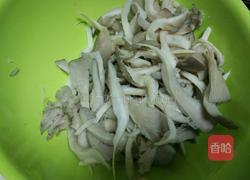 木耳平菇炒肉的做法图解4