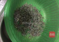 炒小河虾的做法图解1