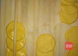 绿叶玫瑰花卷(一)的做法图解5