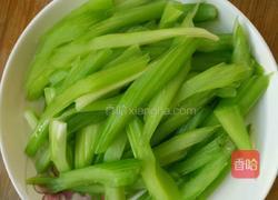 黑芝麻炒芹菜的做法图解5