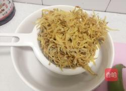 花生米小银鱼的做法图解1