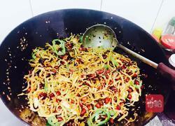 花生米小银鱼的做法图解5