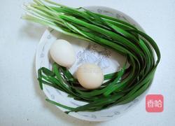韭菜鸡蛋煎饼的做法图解1