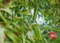 凉拌芹菜的做法图解2