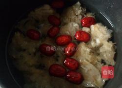 银耳红枣桂圆汤的做法图解4