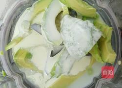 牛油果奶油鲜虾意面的做法图解3