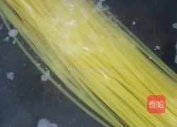 牛油果奶油鲜虾意面的做法图解5