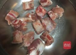 海带排骨汤的做法图解1