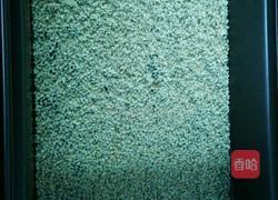 翻砂芝麻花生的做法图解1