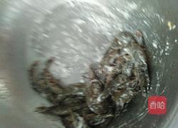 脆虾红椒的做法图解1