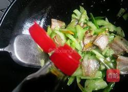 西芹炒腊肉的做法图解8