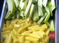 茄子炖土豆条的做法图解1