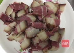 辣椒炒腊肉的做法图解1