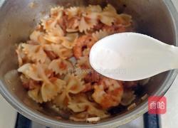 虾仁香肠蝴蝶意面的做法图解7