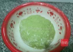 春色满餐桌之菠菜汁面团的做法图解5
