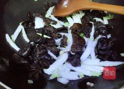 白菜炖粉条的做法图解10