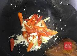 彩椒爆猪肠的做法图解5